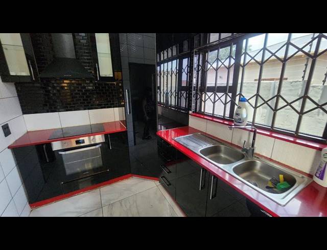 3 BEDROOM HOUSE FOR SALE IN FLORENTIA